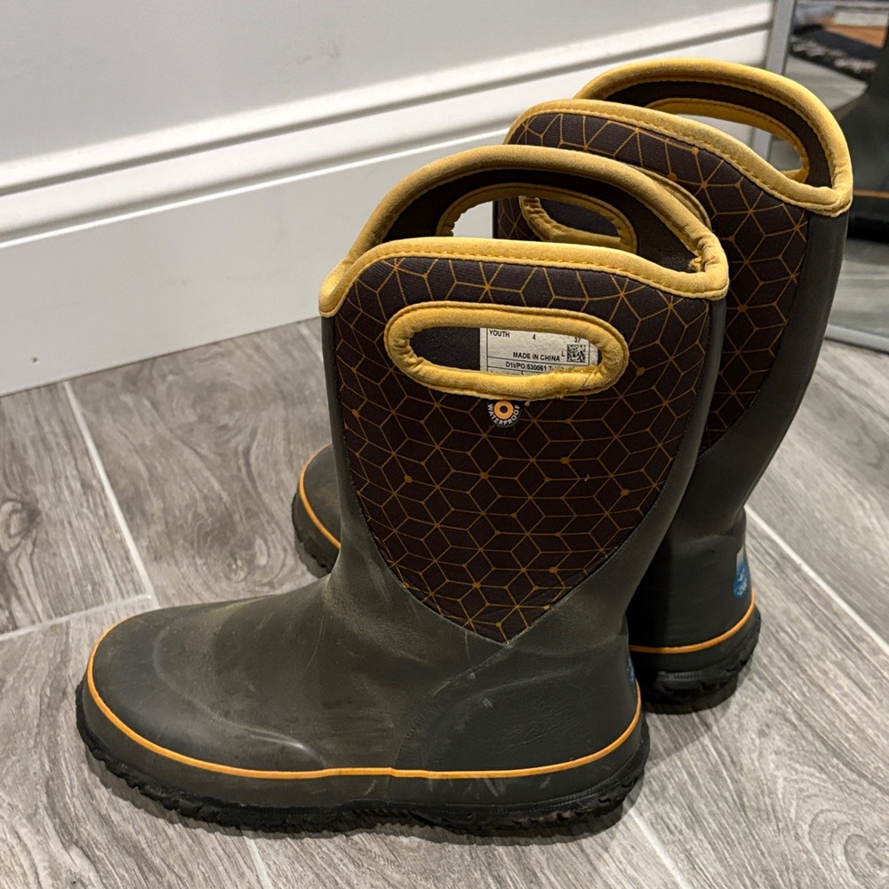 Bogs Kids youth waterproof Boots in Brown and Yellow size 4 - Picture 3 of 4